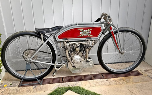1913-Excelsior-Henderson-7sc-racer.jpg