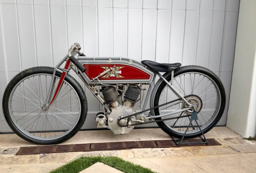 1913-Excelsior-Henderson-7sc-racer5.jpg