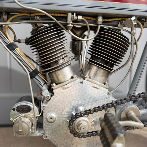 1913-Excelsior-Henderson-7sc-racer6.jpg